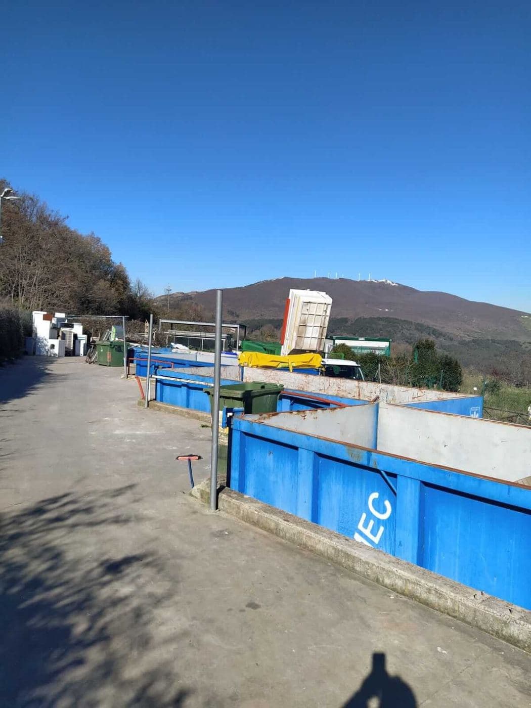 Cassoni scarrabili nel centro comunale di raccolta gestito da Cons.Eco